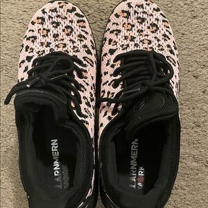 Larnmern Work Size 7.5 Women's Pink Leopard Sneakers